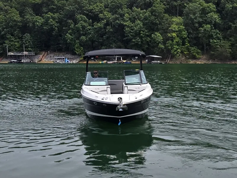 Slide: The Image of Sea Ray SLX 260 Surf 2025 - 2