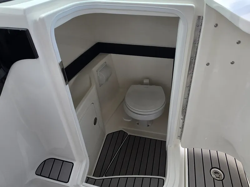 Slide: The Image of Sea Ray SLX 260 Surf 2025 - 20