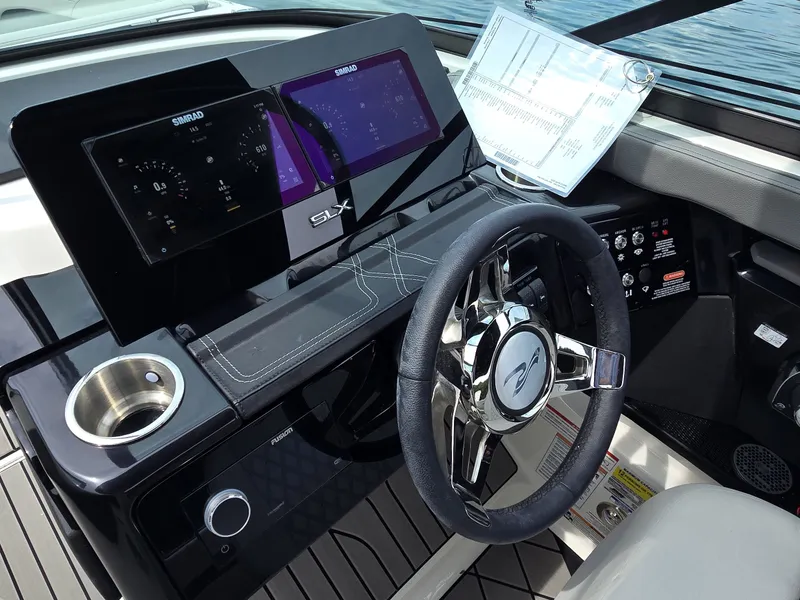 Slide: The Image of Sea Ray SLX 260 Surf 2025 - 13