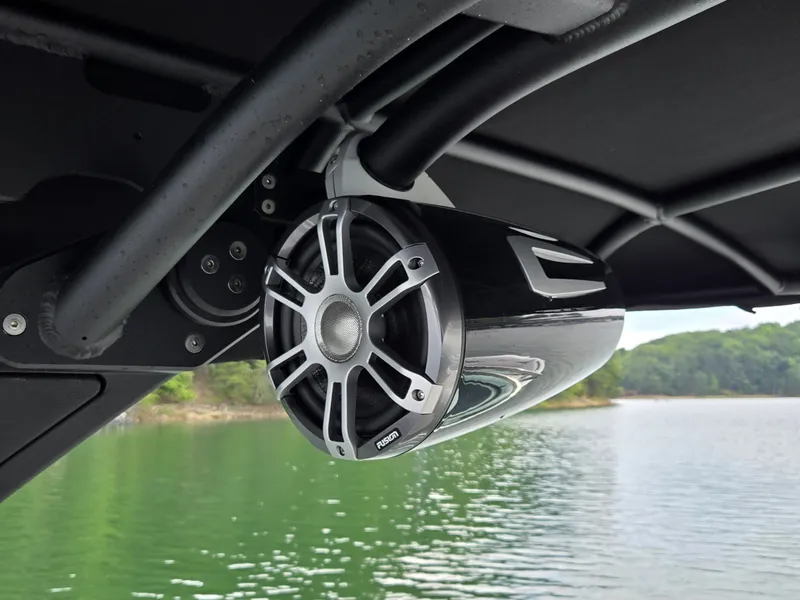 Slide: The Image of Sea Ray SLX 260 Surf 2025 - 18