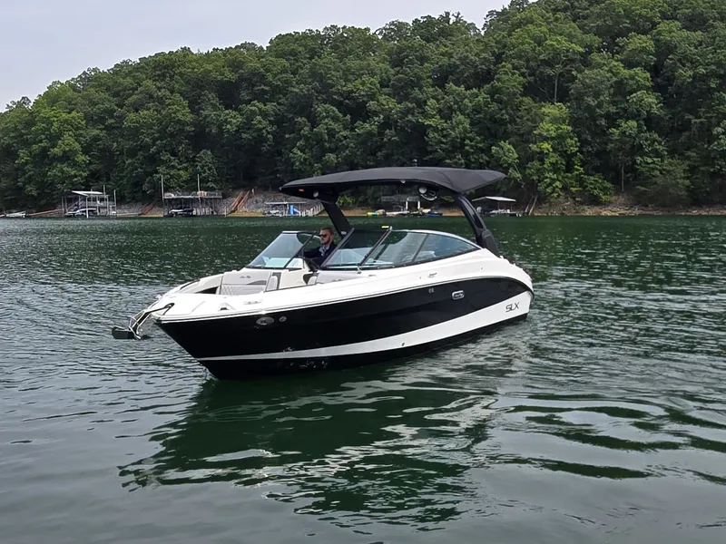 Slide: The Image of Sea Ray SLX 260 Surf 2025 - 1