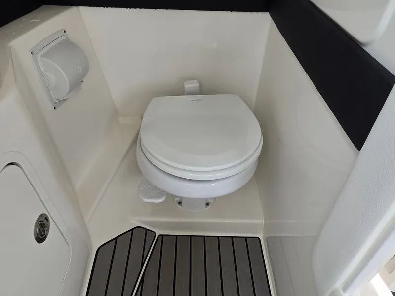 Slide: The Image of Sea Ray SLX 260 Surf 2025 - 21