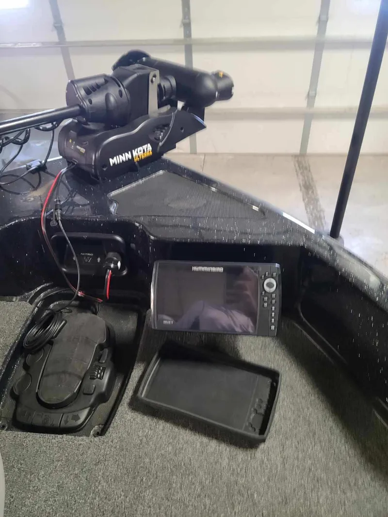 Slide: The Image of 2020 Nitro ZV19 Sport boat with Minn Kota trolling motor and Humminbird fish finder. - 14