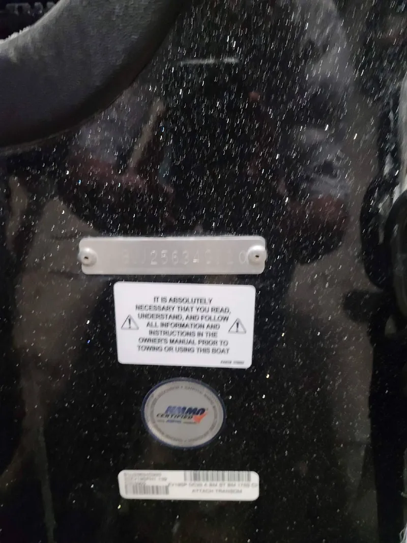 Slide: The Image of 2020 Nitro ZV19 Sport boat identification and safety labels. - 5