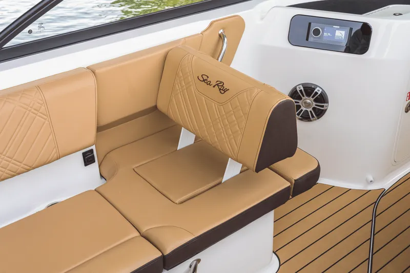 Slide: The Image of Sea Ray SDX 230 2026 - 13