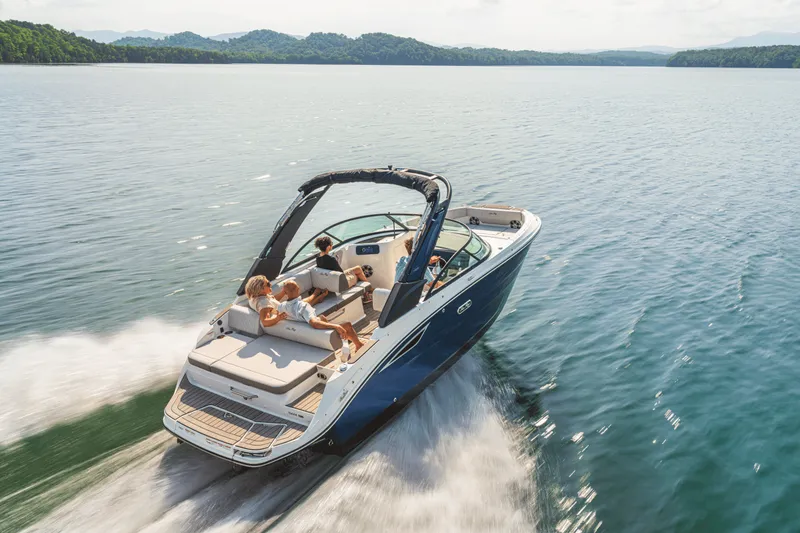 Slide: The Image of Sea Ray SDX 230 2026 - 15