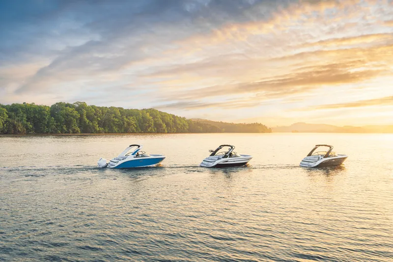 Slide: The Image of Sea Ray SDX 230 2026 - 20