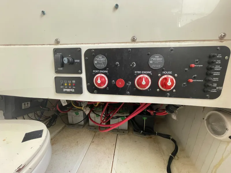 Slide: The Image of 2009 Hydra-Sports 2900 CC boat electrical panel and battery switches. - 12