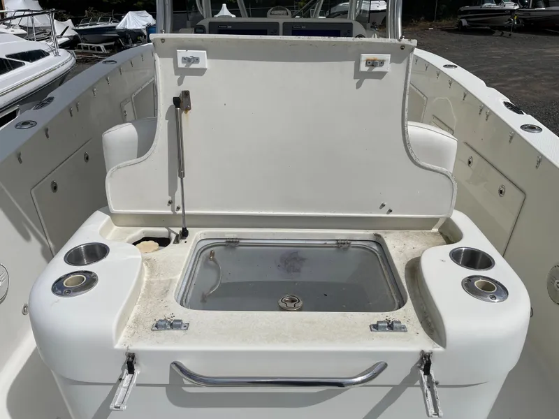 Slide: The Image of 2009 Hydra-Sports 2900 CC boat with open storage compartment and cup holders. - 17