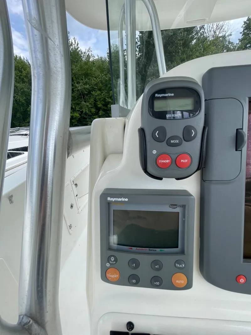 Slide: The Image of 2009 Hydra-Sports 2900 CC boat console with Raymarine electronics. - 24