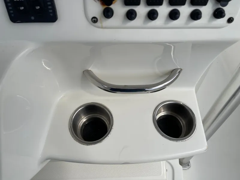 Slide: The Image of 2009 Hydra-Sports 2900 CC boat console with cup holders and control panel. - 26