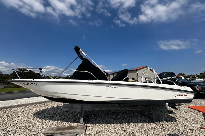 Slide: The Image of Boston Whaler 200 DAUNTLESS 2012 - 0