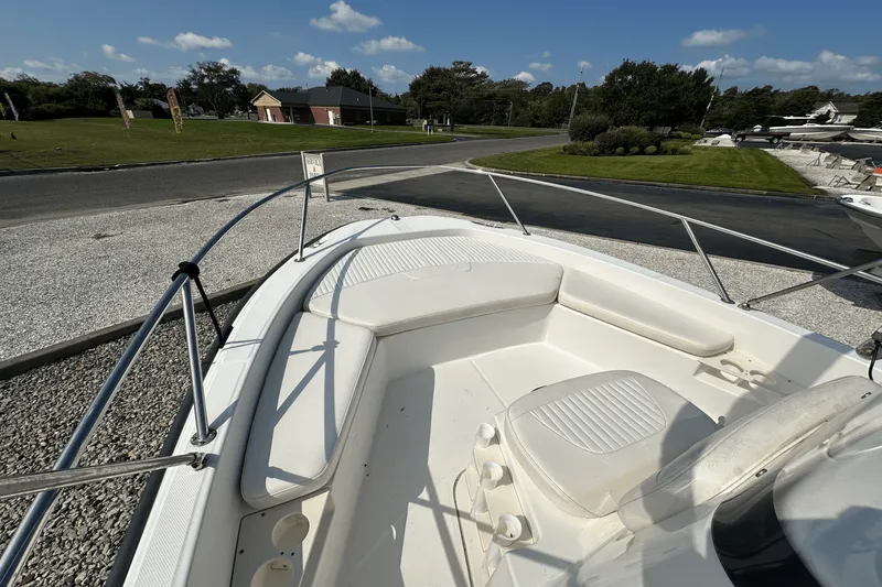 Slide: The Image of Boston Whaler 200 DAUNTLESS 2012 - 12