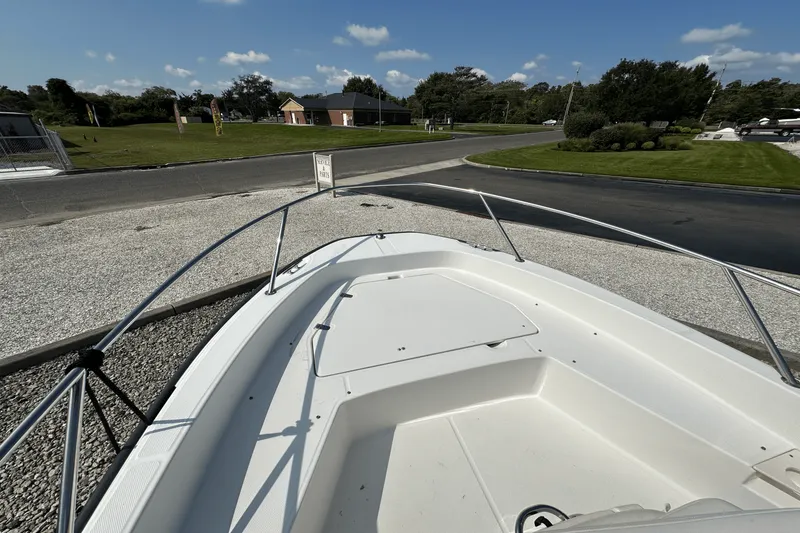 Slide: The Image of Boston Whaler 200 DAUNTLESS 2012 - 13