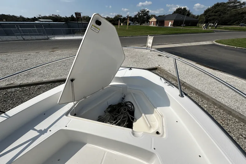 Slide: The Image of Boston Whaler 200 DAUNTLESS 2012 - 14