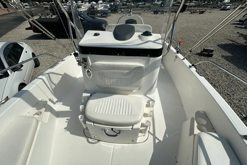 Slide: The Image of Boston Whaler 200 DAUNTLESS 2012 - 15