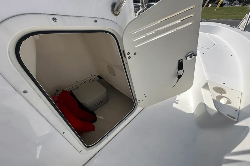 Slide: The Image of Boston Whaler 200 DAUNTLESS 2012 - 18