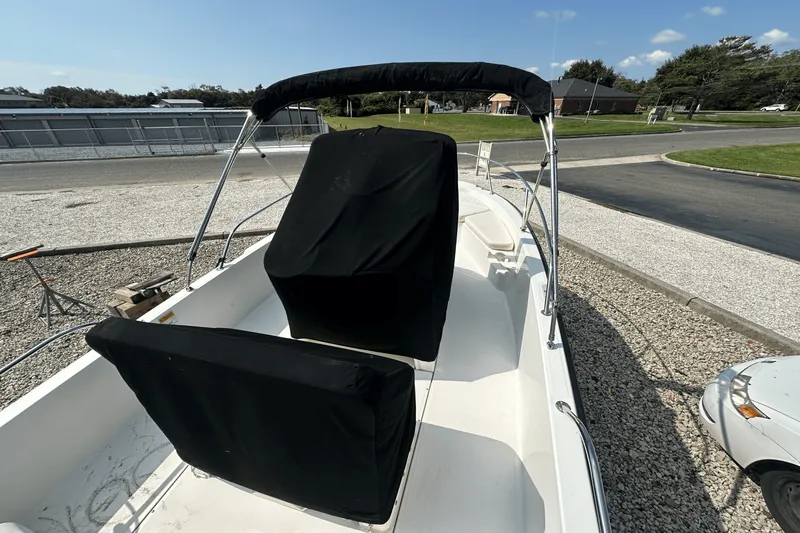 Slide: The Image of Boston Whaler 200 DAUNTLESS 2012 - 3