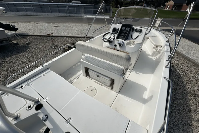 Slide: The Image of Boston Whaler 200 DAUNTLESS 2012 - 4