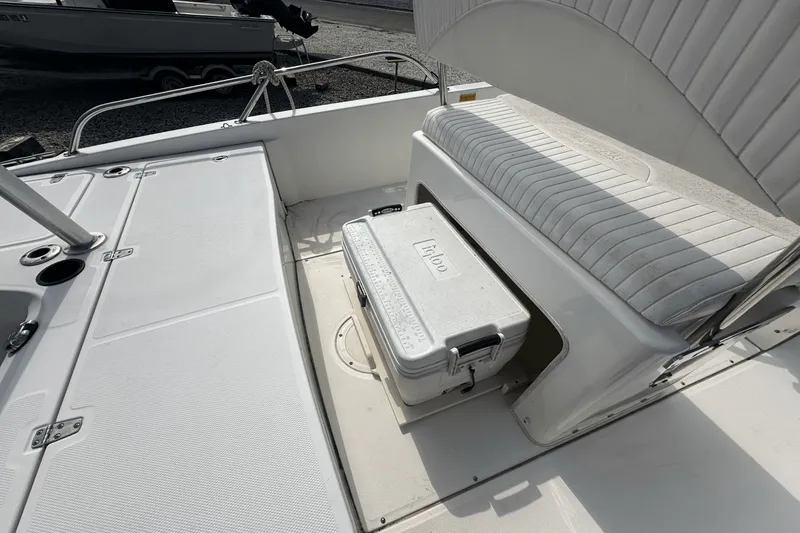 Slide: The Image of Boston Whaler 200 DAUNTLESS 2012 - 5