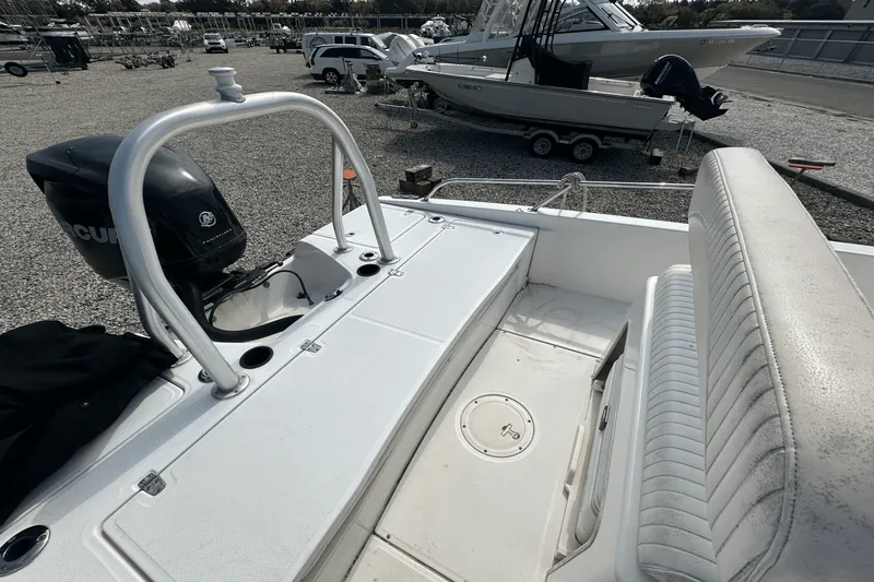 Slide: The Image of Boston Whaler 200 DAUNTLESS 2012 - 6