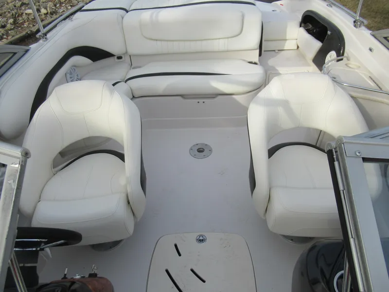 Slide: The Image of 2007 Tahoe Q8i boat interior with white leather seating. - 24