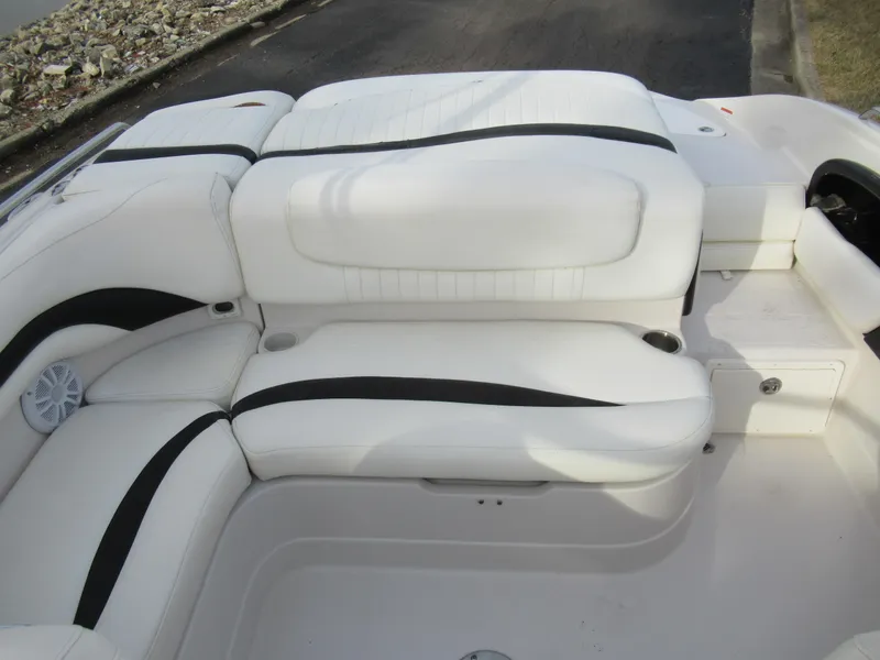 Slide: The Image of 2007 Tahoe Q8i boat interior with white and black seating. - 25