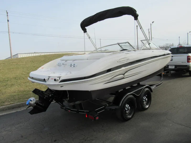 Slide: The Image of 2007 Tahoe Q8i boat on a trailer, rear view. - 3