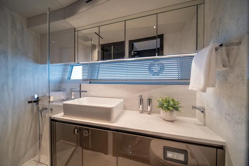 Slide: The Image of Sunseeker Predator 55 2025 - 57