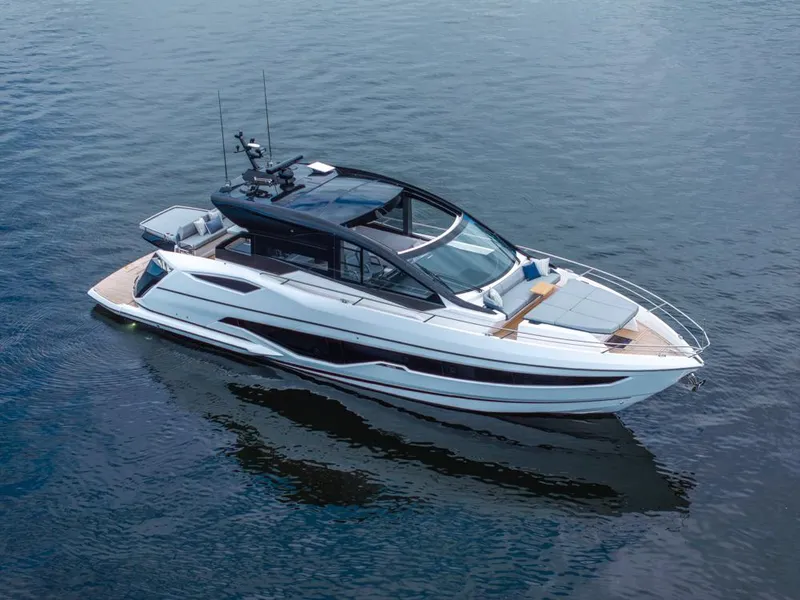 Slide: The Image of Sunseeker Predator 55 2025 - 61