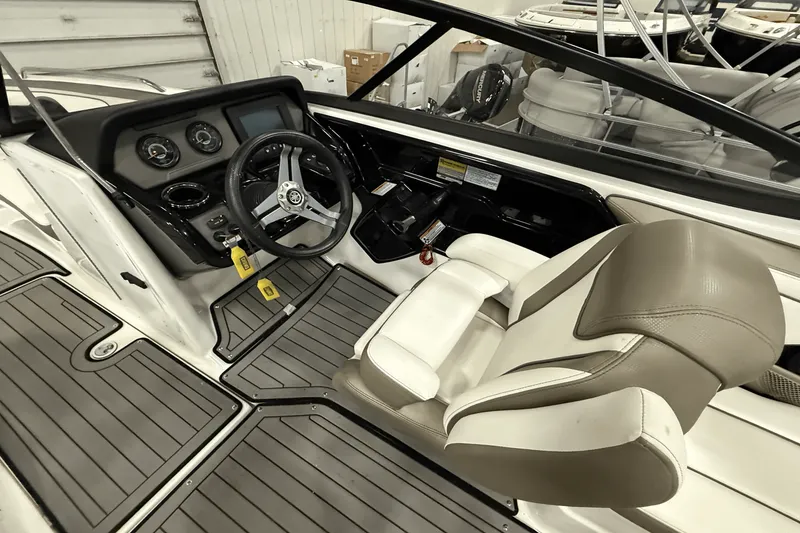 Slide: The Image of Yamaha 212 LIMITED S 2018 - 10