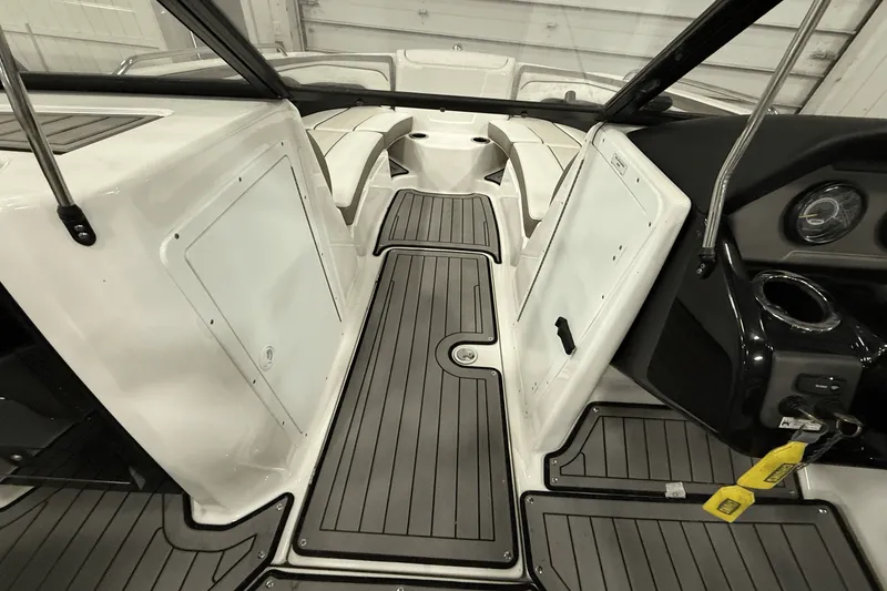 Slide: The Image of Yamaha 212 LIMITED S 2018 - 13