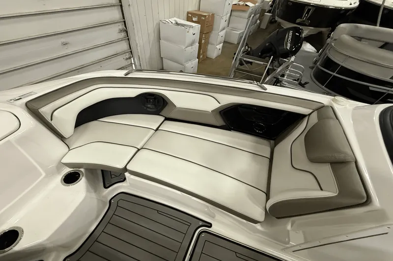 Slide: The Image of Yamaha 212 LIMITED S 2018 - 15