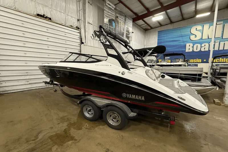 Slide: The Image of Yamaha 212 LIMITED S 2018 - 2