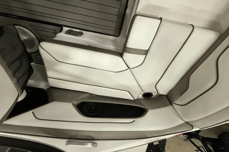 Slide: The Image of Yamaha 212 LIMITED S 2018 - 8