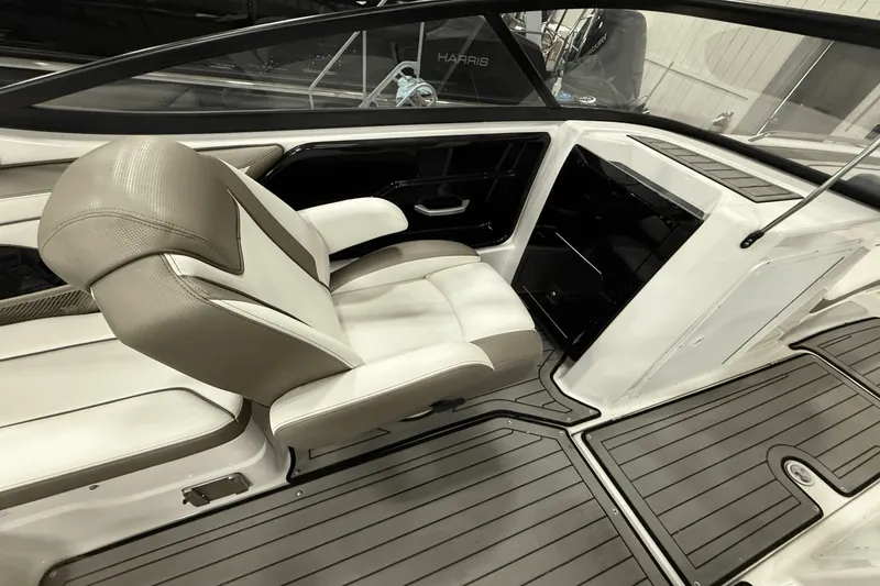 Slide: The Image of Yamaha 212 LIMITED S 2018 - 9