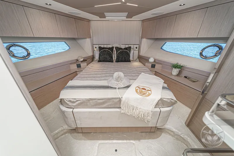 Slide: The Image of Sunseeker Manhattan 68 2025 - 50