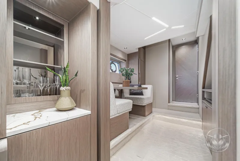 Slide: The Image of Sunseeker Manhattan 68 2025 - 57