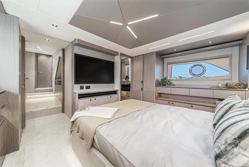 Slide: The Image of Sunseeker Manhattan 68 2025 - 58