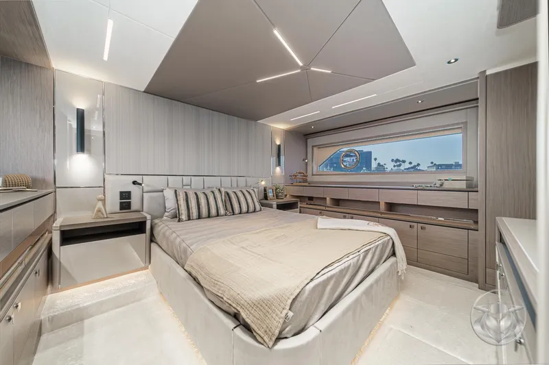 Slide: The Image of Sunseeker Manhattan 68 2025 - 59