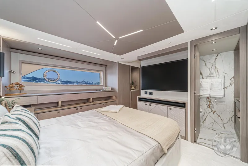 Slide: The Image of Sunseeker Manhattan 68 2025 - 60