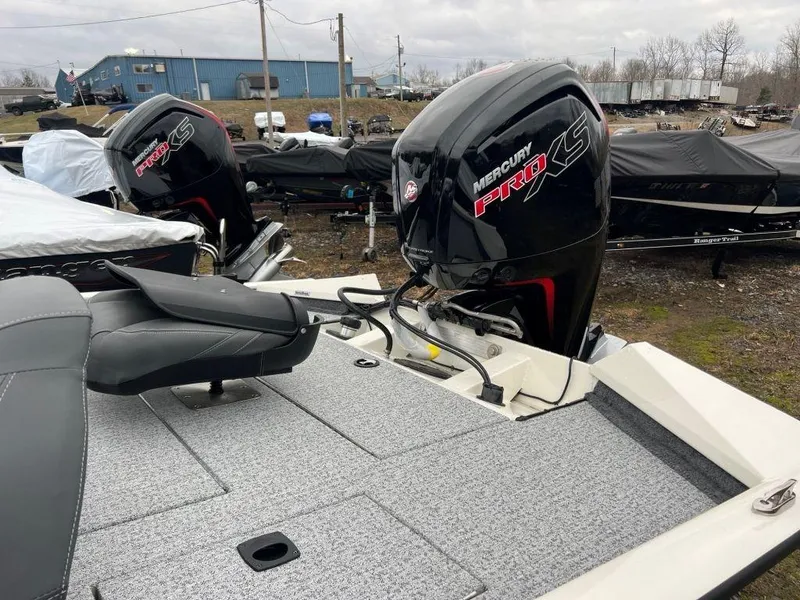 Slide: The Image of 2023 Tracker Pro Team™ 190 TX boat with Mercury Pro XS outboard motors. - 6