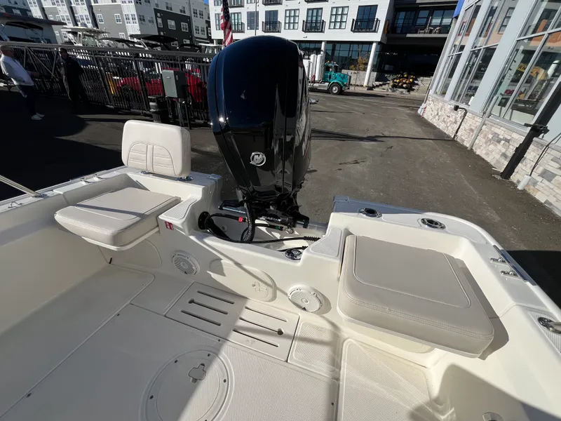 Slide: The Image of Boston Whaler 170 Montauk 2026 - 11
