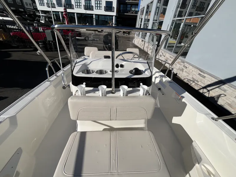 Slide: The Image of Boston Whaler 170 Montauk 2026 - 13