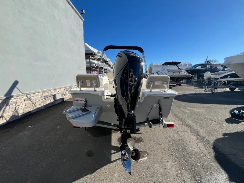 Slide: The Image of Boston Whaler 170 Montauk 2026 - 15