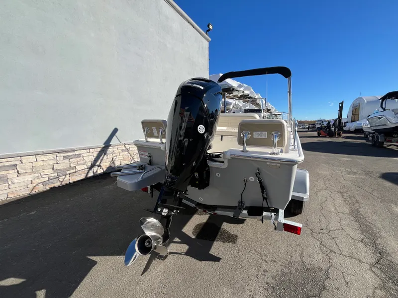 Slide: The Image of Boston Whaler 170 Montauk 2026 - 16