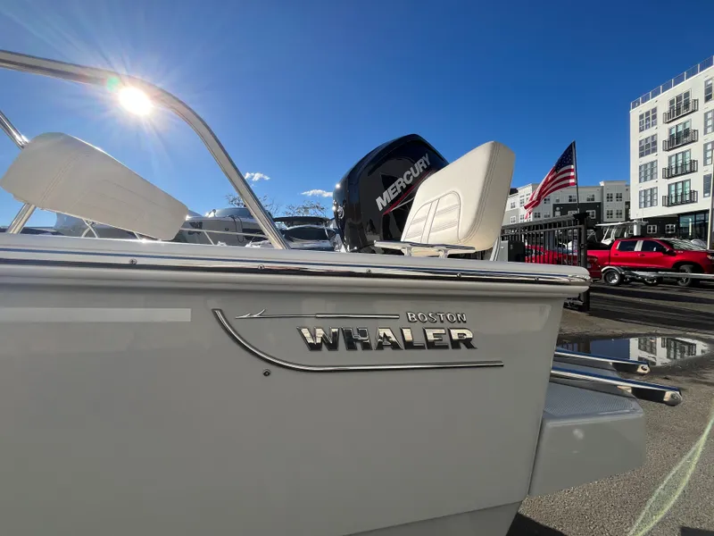 Slide: The Image of Boston Whaler 170 Montauk 2026 - 17