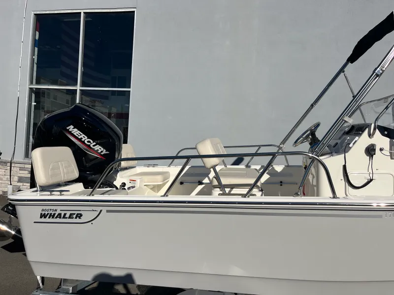 Slide: The Image of Boston Whaler 170 Montauk 2026 - 19