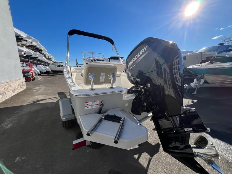 Slide: The Image of Boston Whaler 170 Montauk 2026 - 22