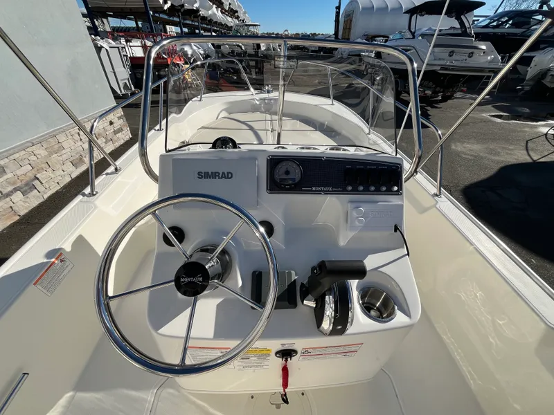 Slide: The Image of Boston Whaler 170 Montauk 2026 - 6